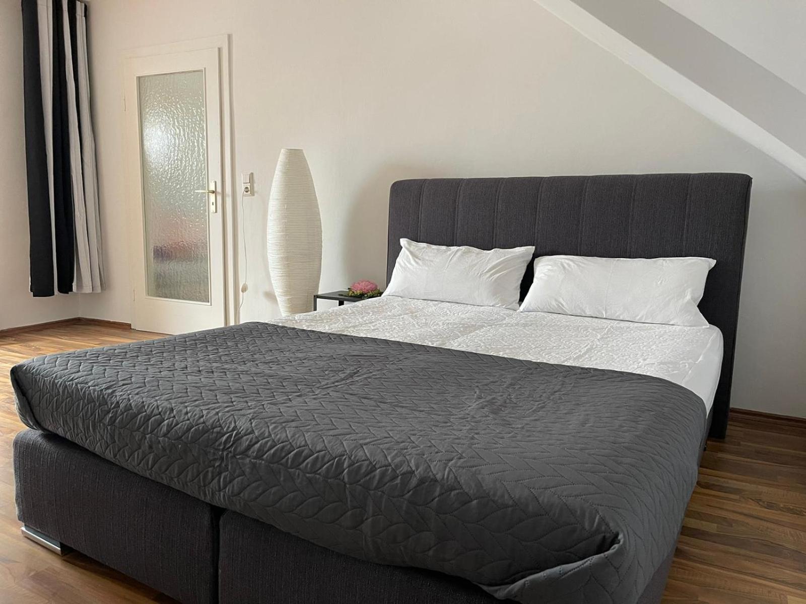 Geraeumige 3-Zimmer-Ferienwohnung Im Herzen Von Kassel Exterior foto