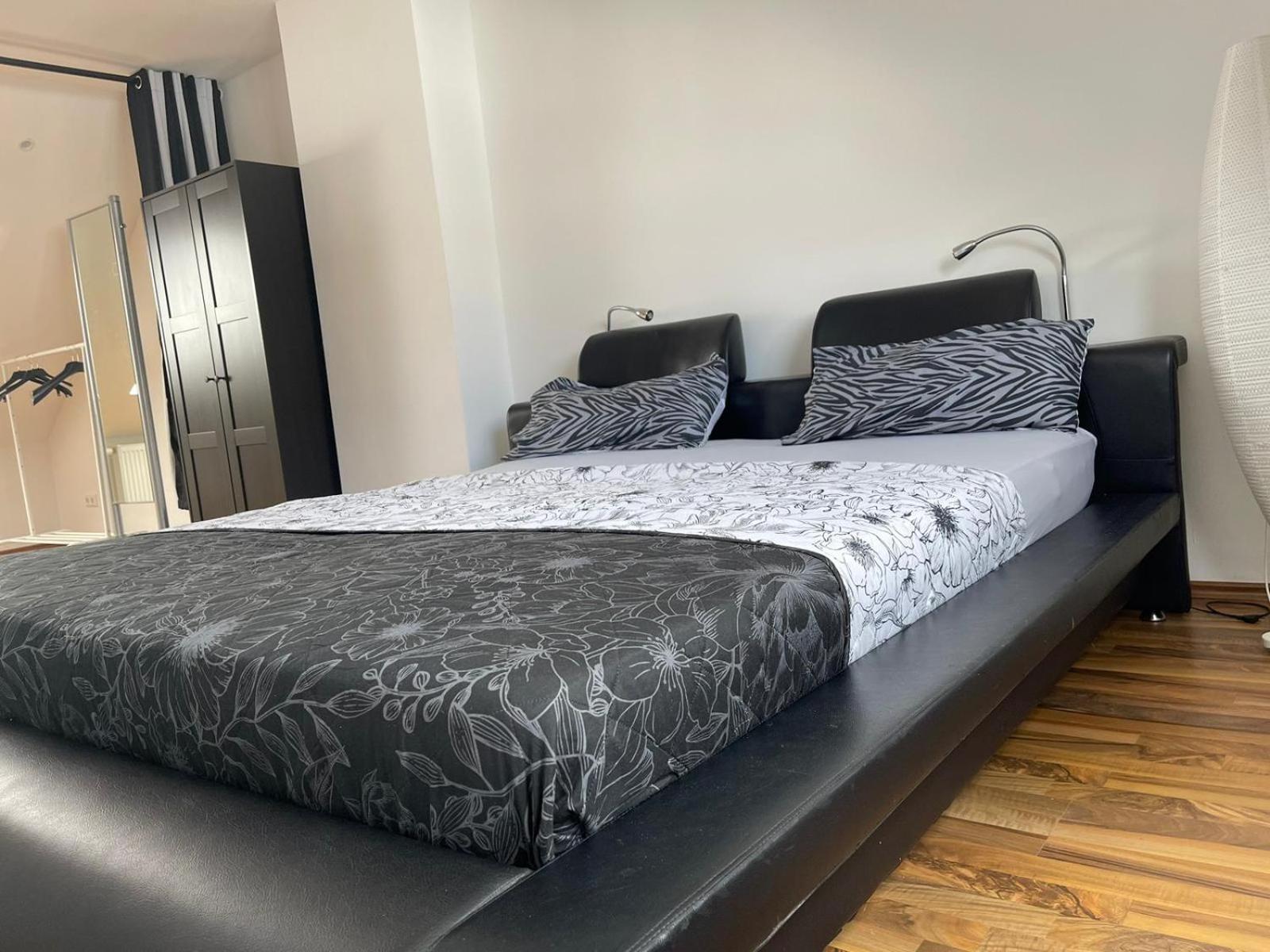 Geraeumige 3-Zimmer-Ferienwohnung Im Herzen Von Kassel Exterior foto