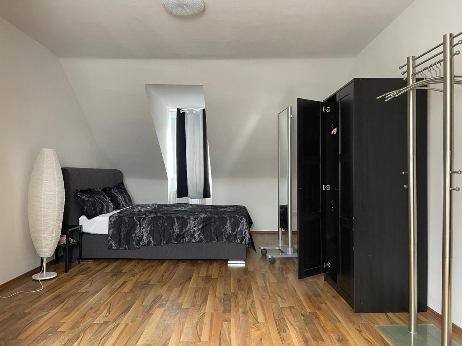 Geraeumige 3-Zimmer-Ferienwohnung Im Herzen Von Kassel Exterior foto